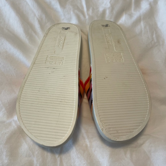 Aerie Slides - Picture 2 of 5